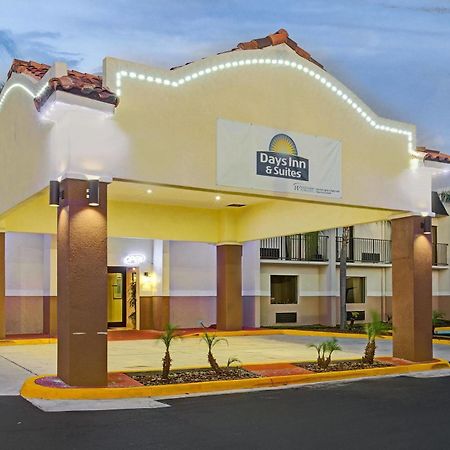 Days Inn & Suites By Wyndham Tampa - Ybor City Buitenkant foto
