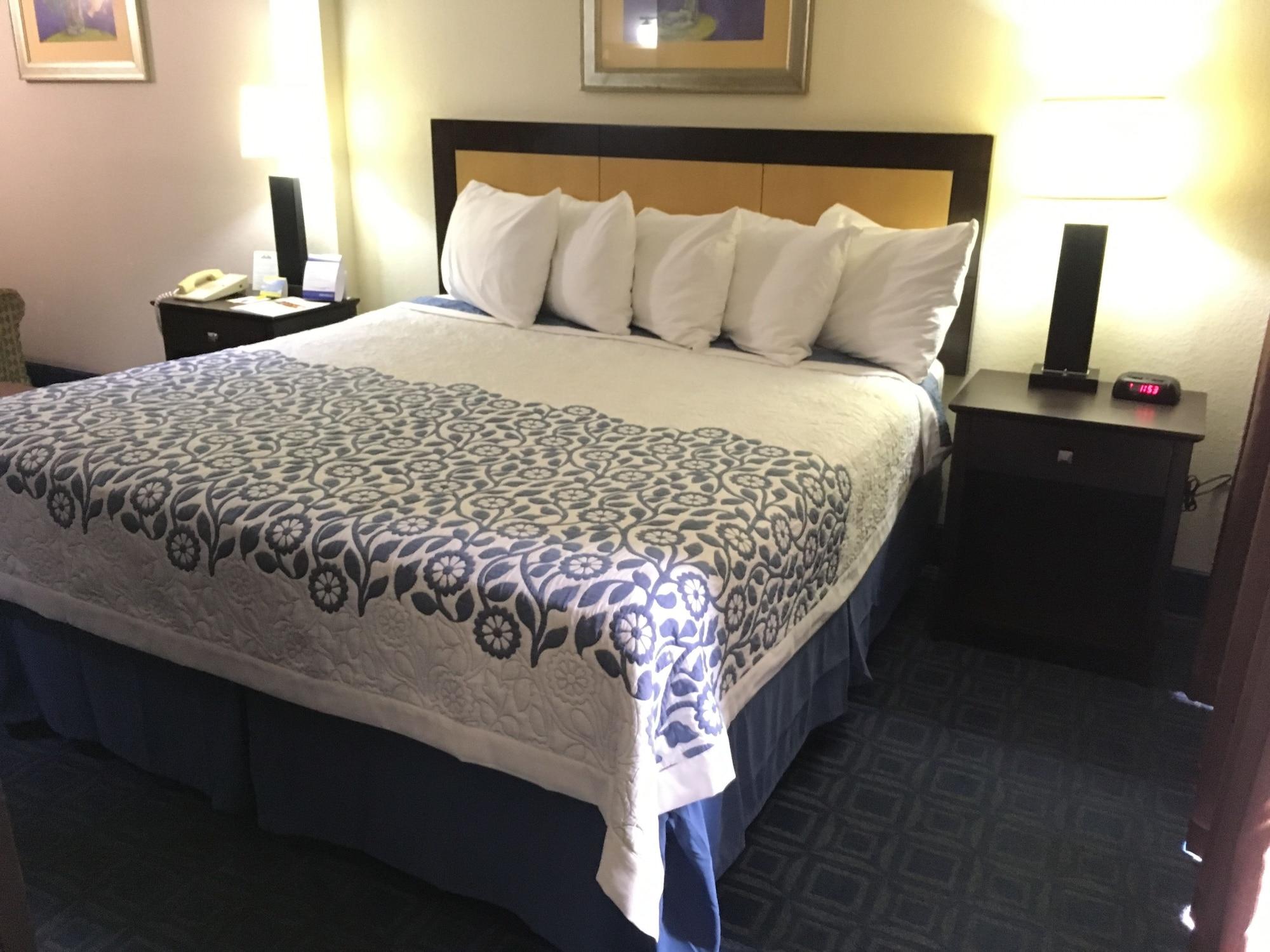 Days Inn & Suites By Wyndham Tampa - Ybor City Buitenkant foto
