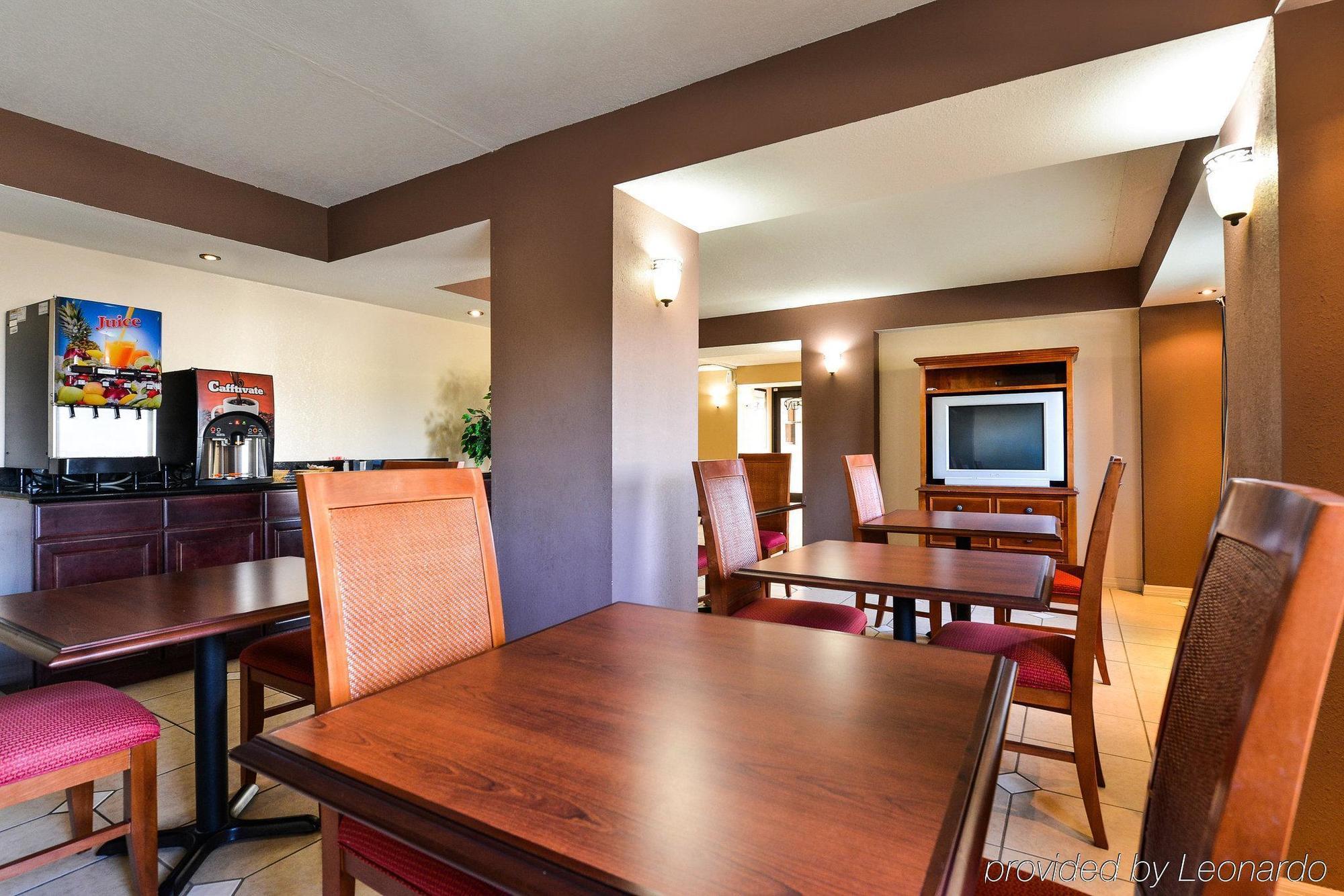 Days Inn & Suites By Wyndham Tampa - Ybor City Buitenkant foto