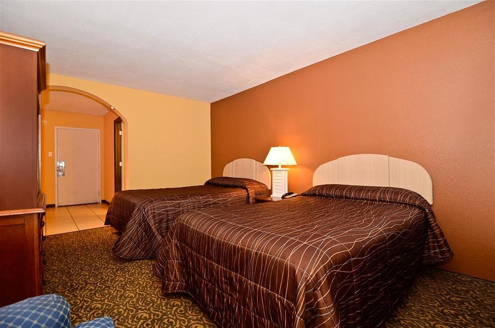 Days Inn & Suites By Wyndham Tampa - Ybor City Buitenkant foto