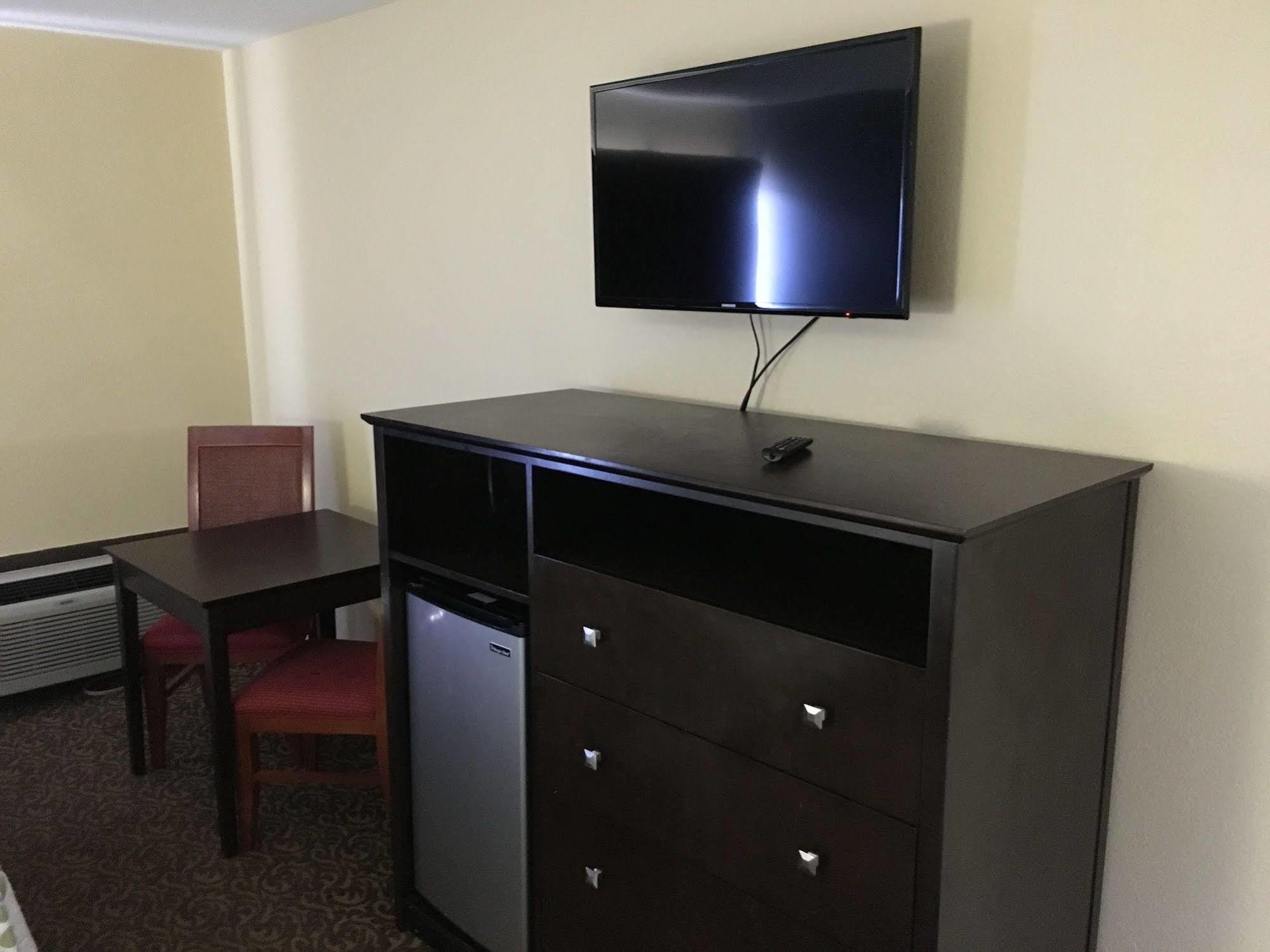 Days Inn & Suites By Wyndham Tampa - Ybor City Buitenkant foto