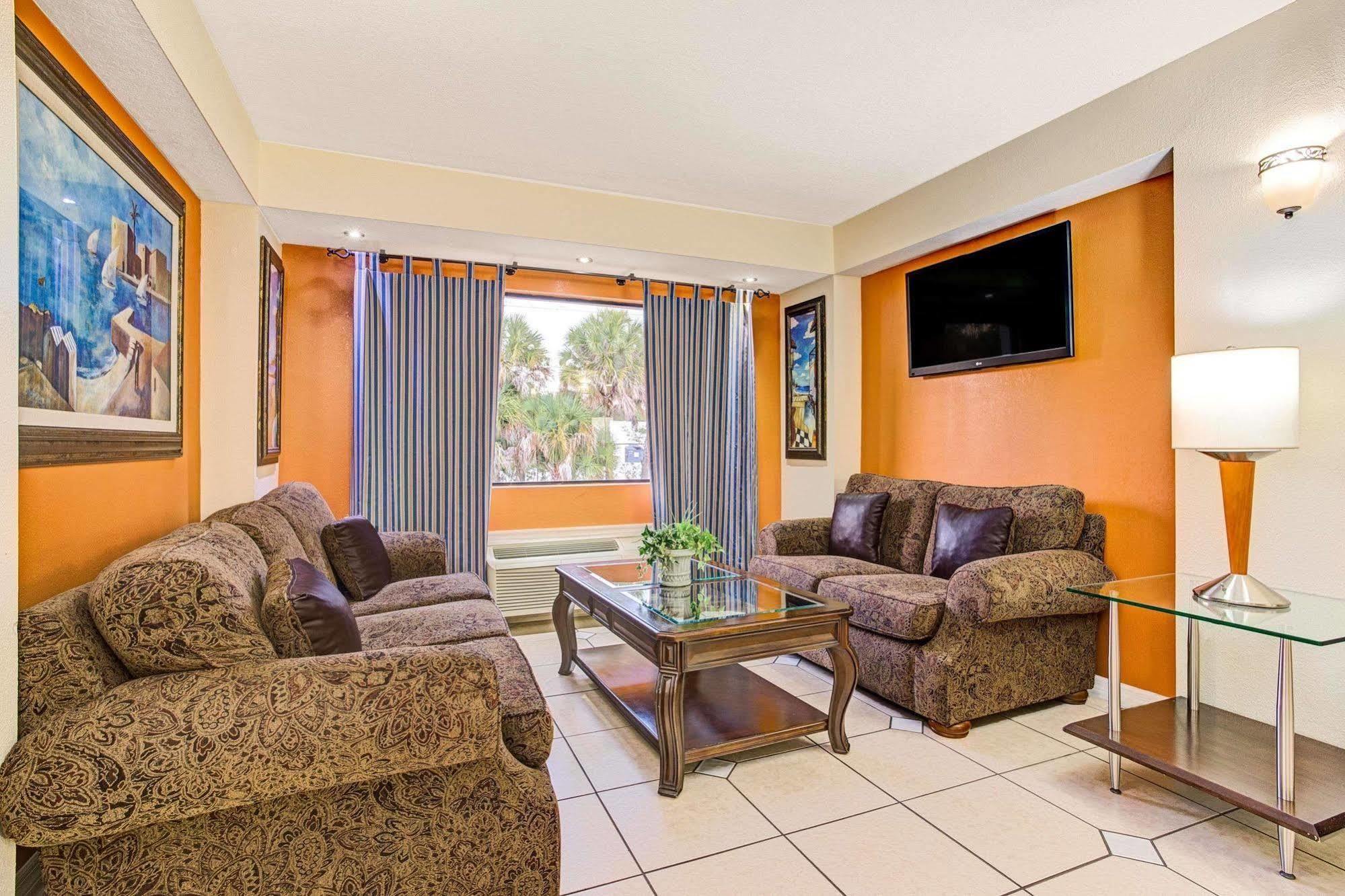 Days Inn & Suites By Wyndham Tampa - Ybor City Buitenkant foto