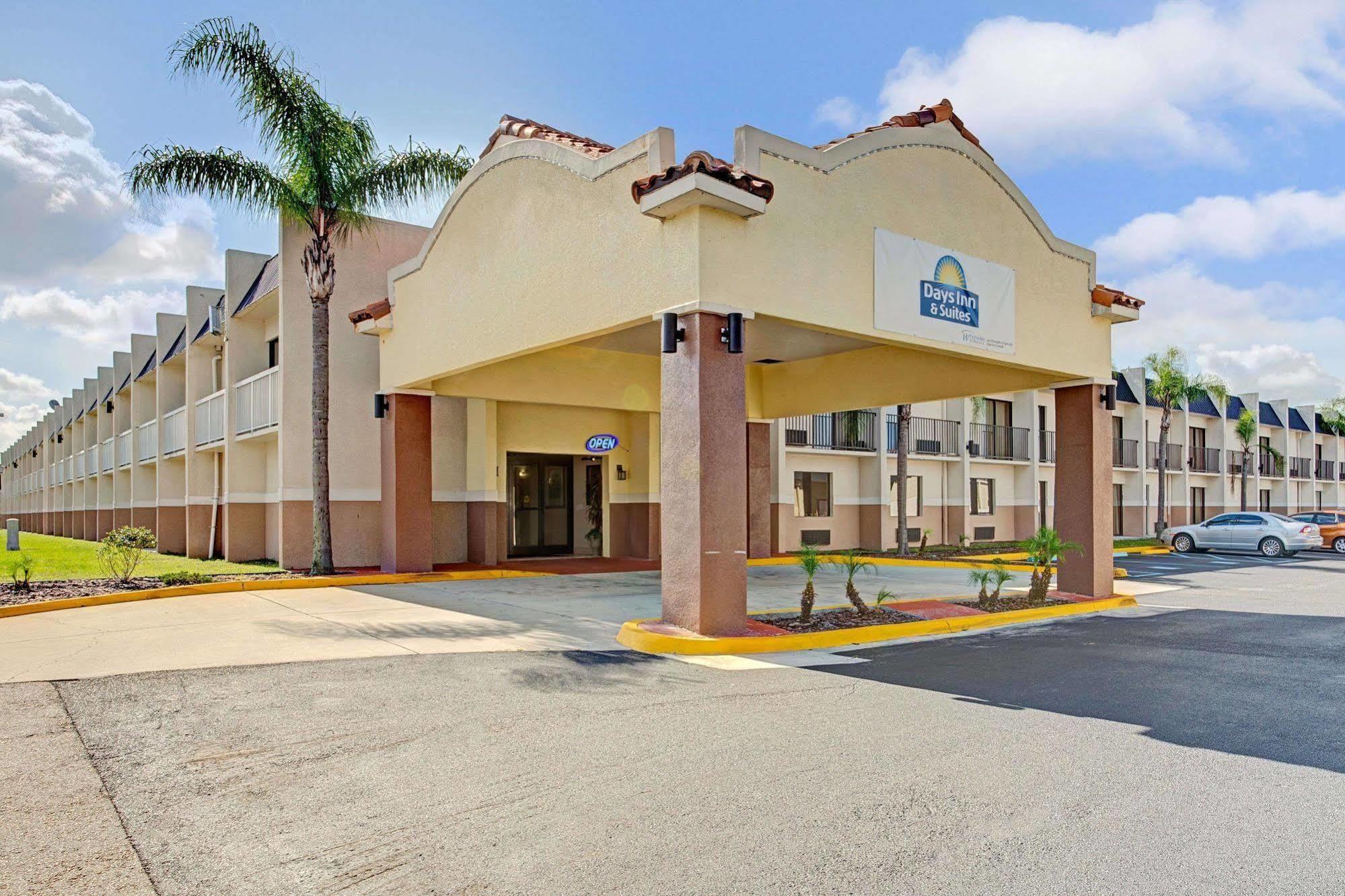 Days Inn & Suites By Wyndham Tampa - Ybor City Buitenkant foto