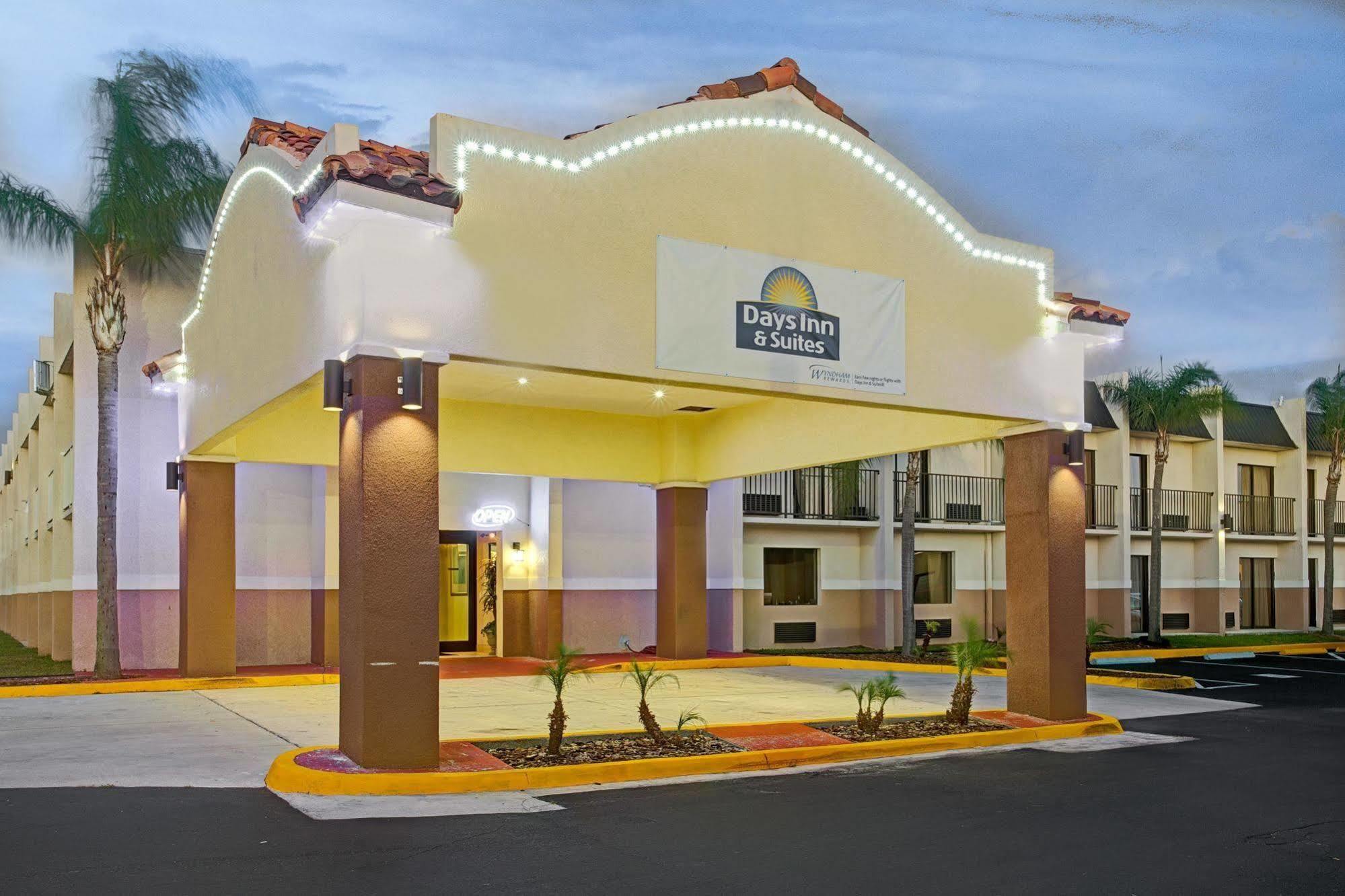 Days Inn & Suites By Wyndham Tampa - Ybor City Buitenkant foto