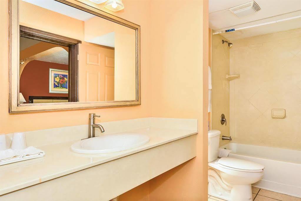 Days Inn & Suites By Wyndham Tampa - Ybor City Buitenkant foto