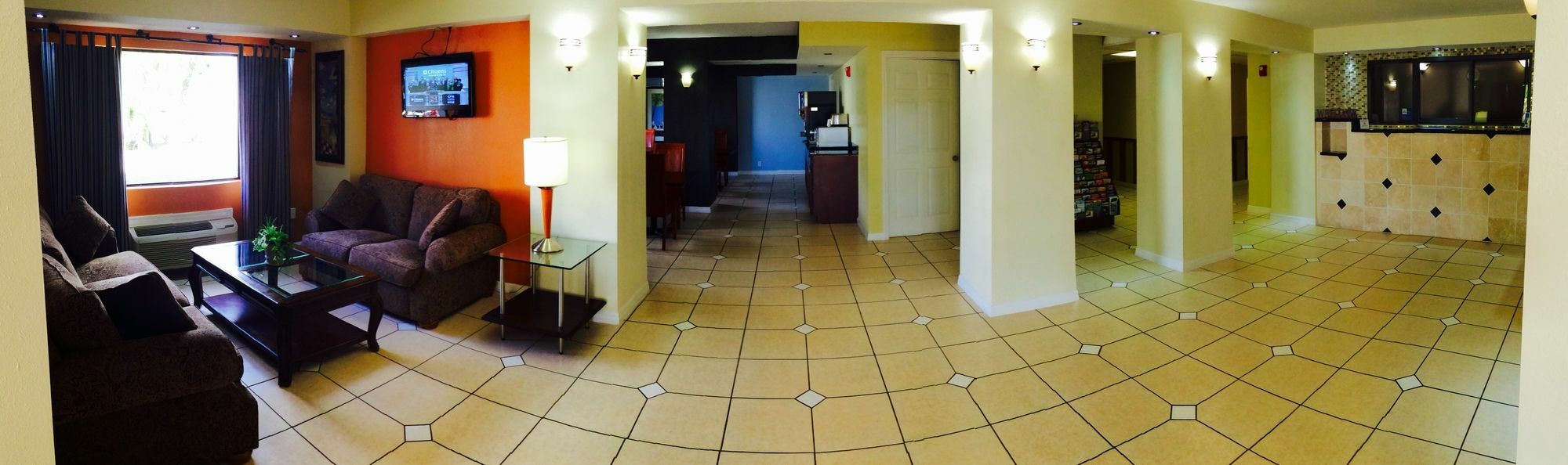 Days Inn & Suites By Wyndham Tampa - Ybor City Buitenkant foto